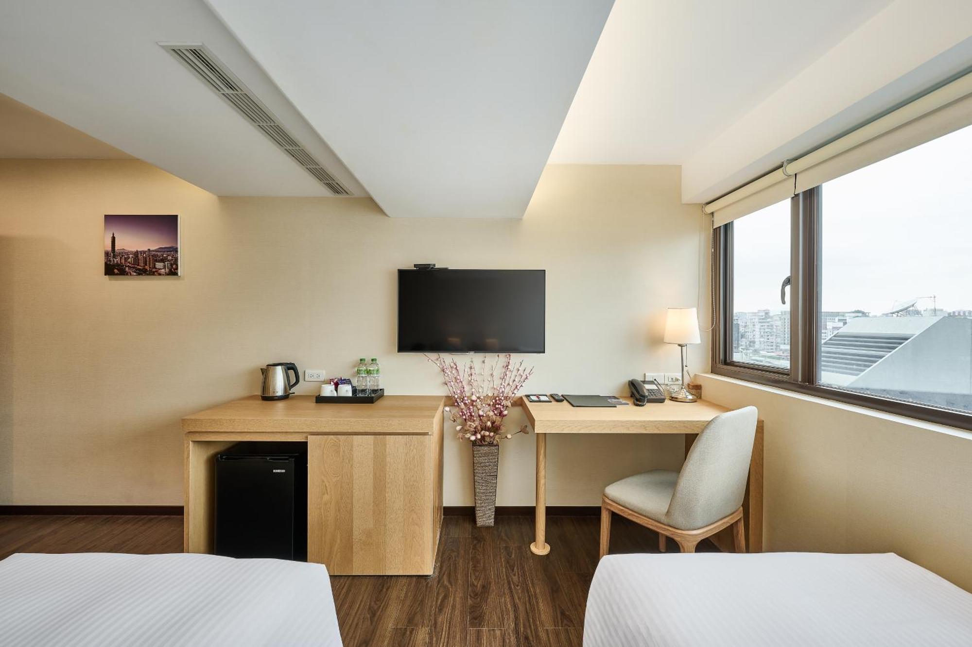 Eastin Taipei Hotel Bagian luar foto