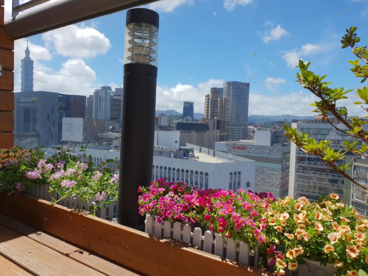 Eastin Taipei Hotel Bagian luar foto